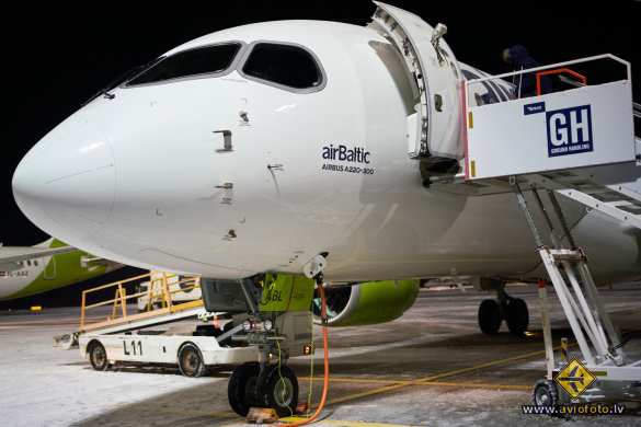 Airbus A220-300